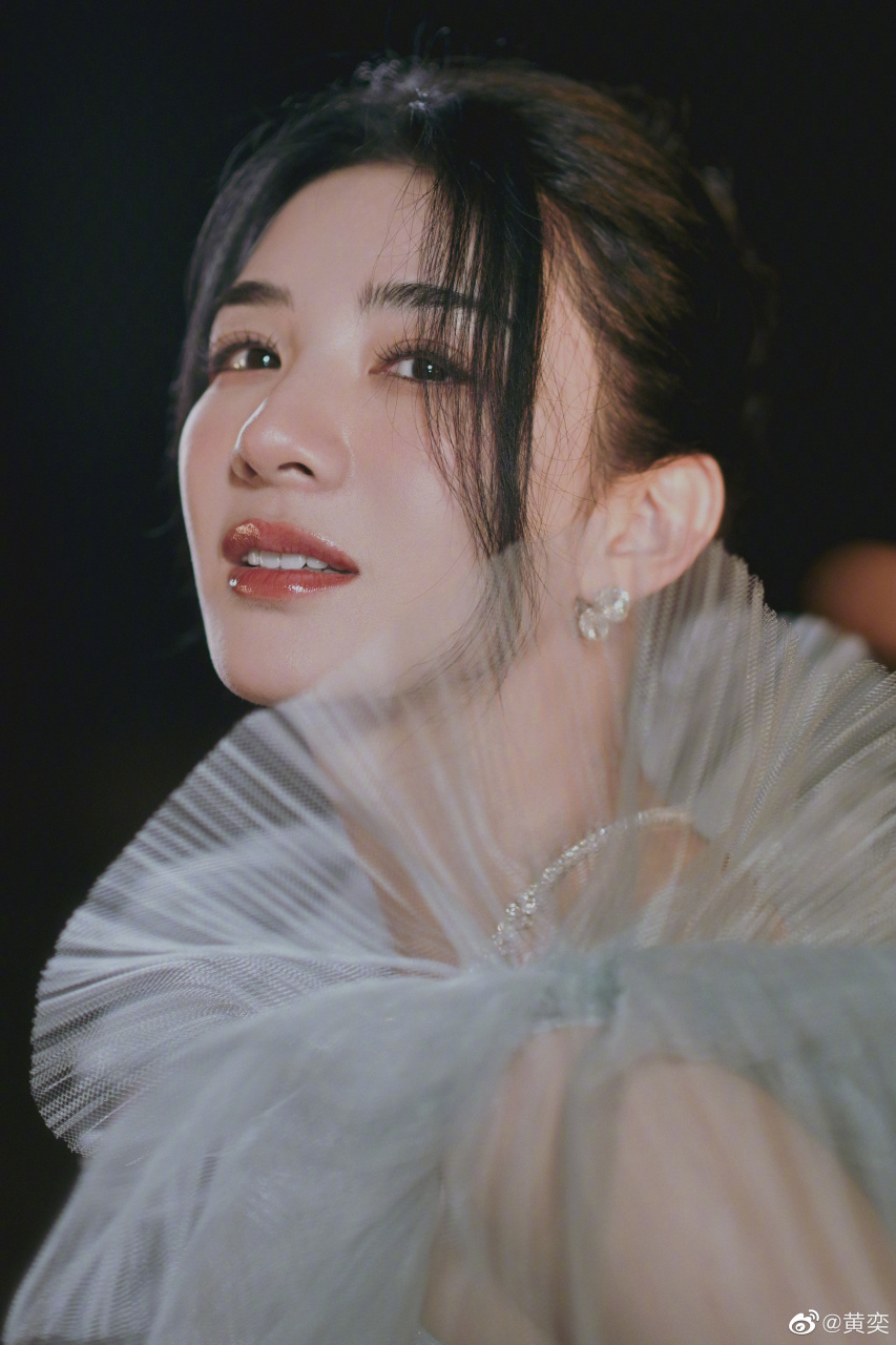 黄奕,身材曼妙,美丽动人!