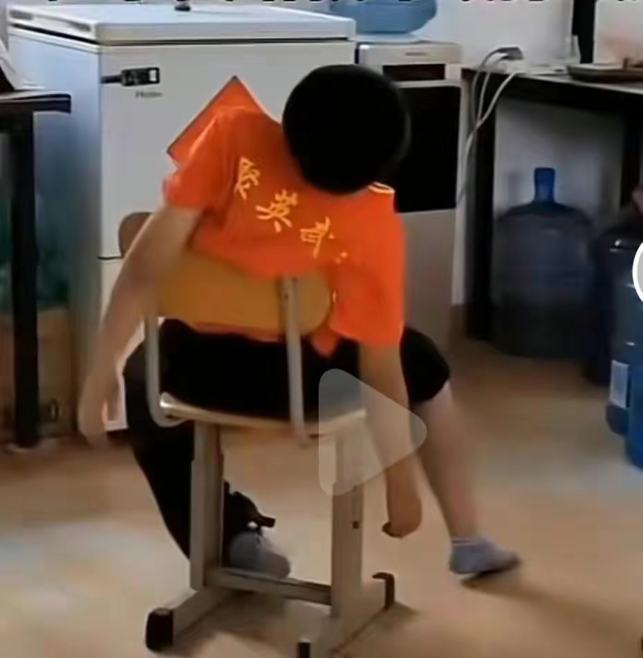 涉事人员不顾孩子性命,用视频推卸责任,青岛这起惨案令人发指!