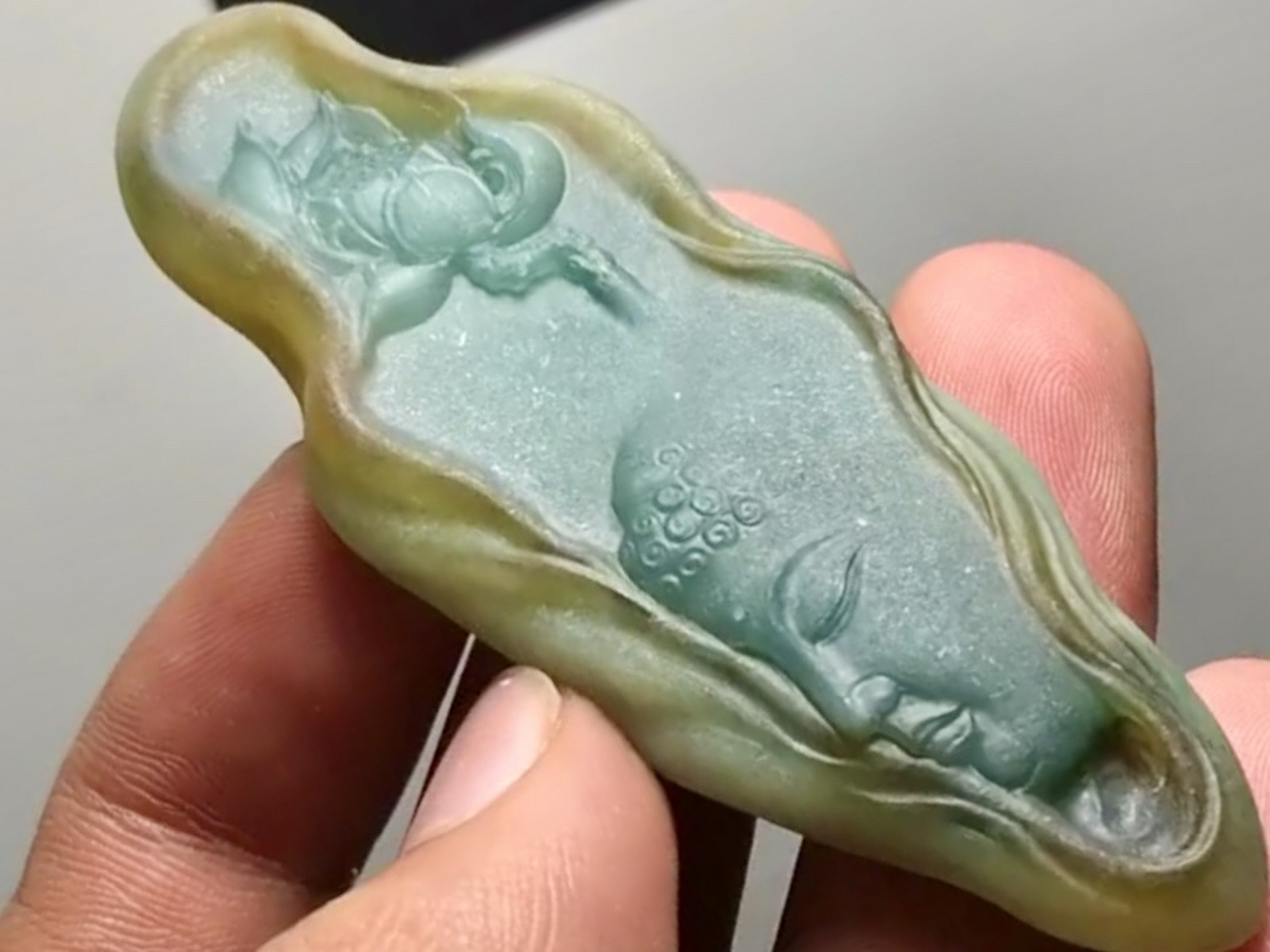 花开见佛主题玉雕,将禅意与美感完美结合,是珠宝爱好者们的珍藏首选.