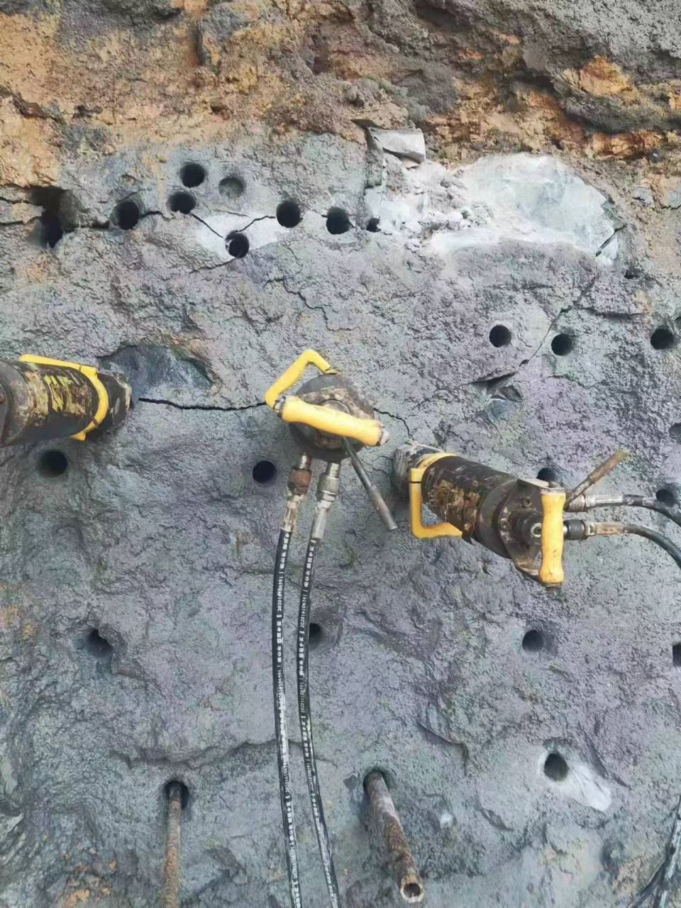 人工手持液压开山神器方便快捷效率高