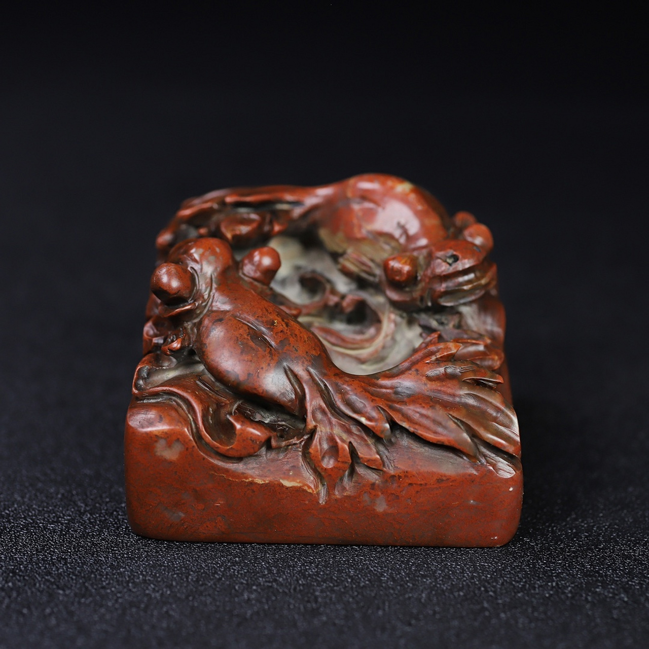 旧藏寿山石朱砂红巧雕【金玉满堂】金鱼钮印章,长5.5厘米宽5.