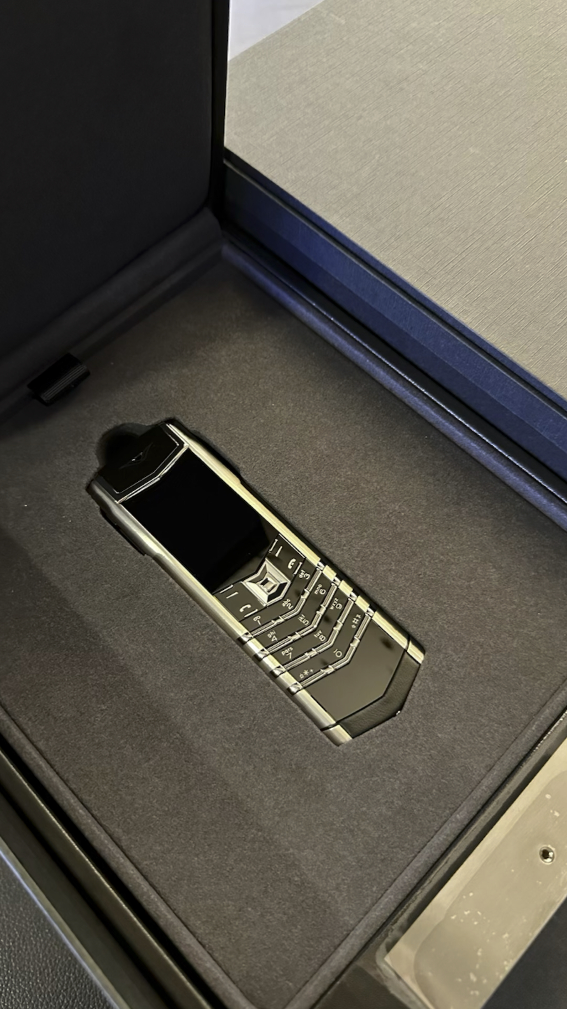 vertu手机/威图手机最新款4g全网通总裁签名白钢黑色小牛皮