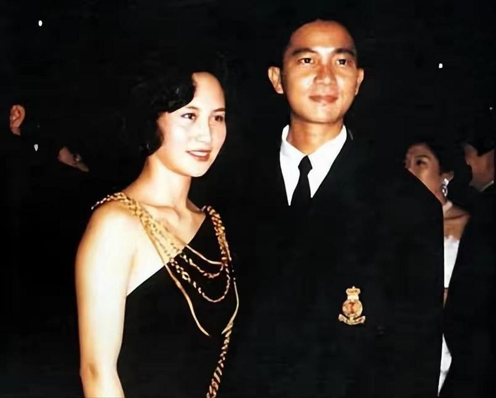 有种爱情叫何超琼和陈百强,你送我出嫁,我为你扶灵!