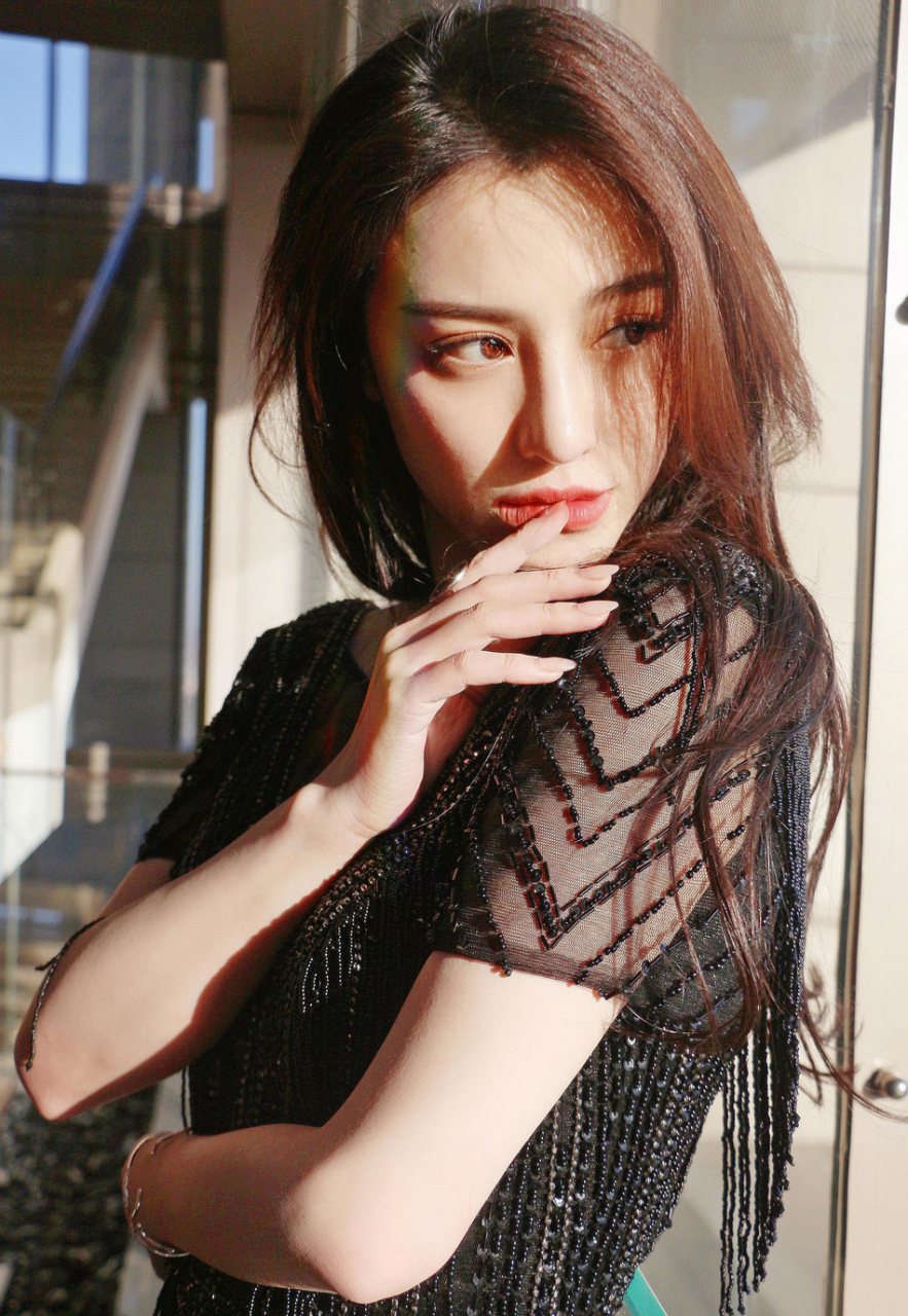 葛天,1990年12月25日出生于山东省济南市,中国内地影视女演员,毕业于