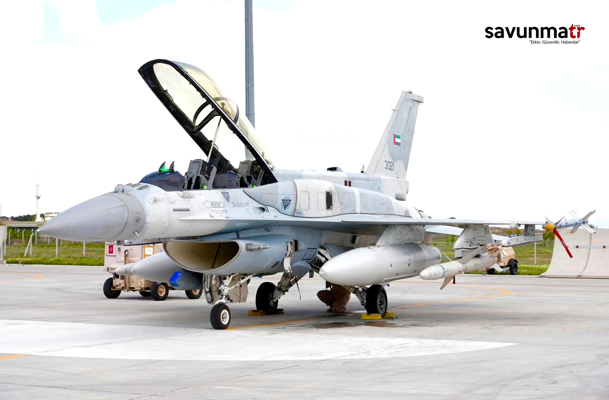 战机欣赏:阿联酋空军 f-16e/f战斗机