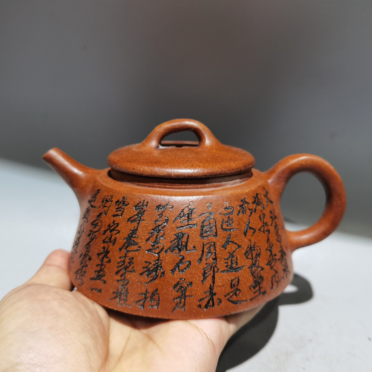 品名:刻字石瓢壶 低款:顾景舟 尺寸:17/8cm.