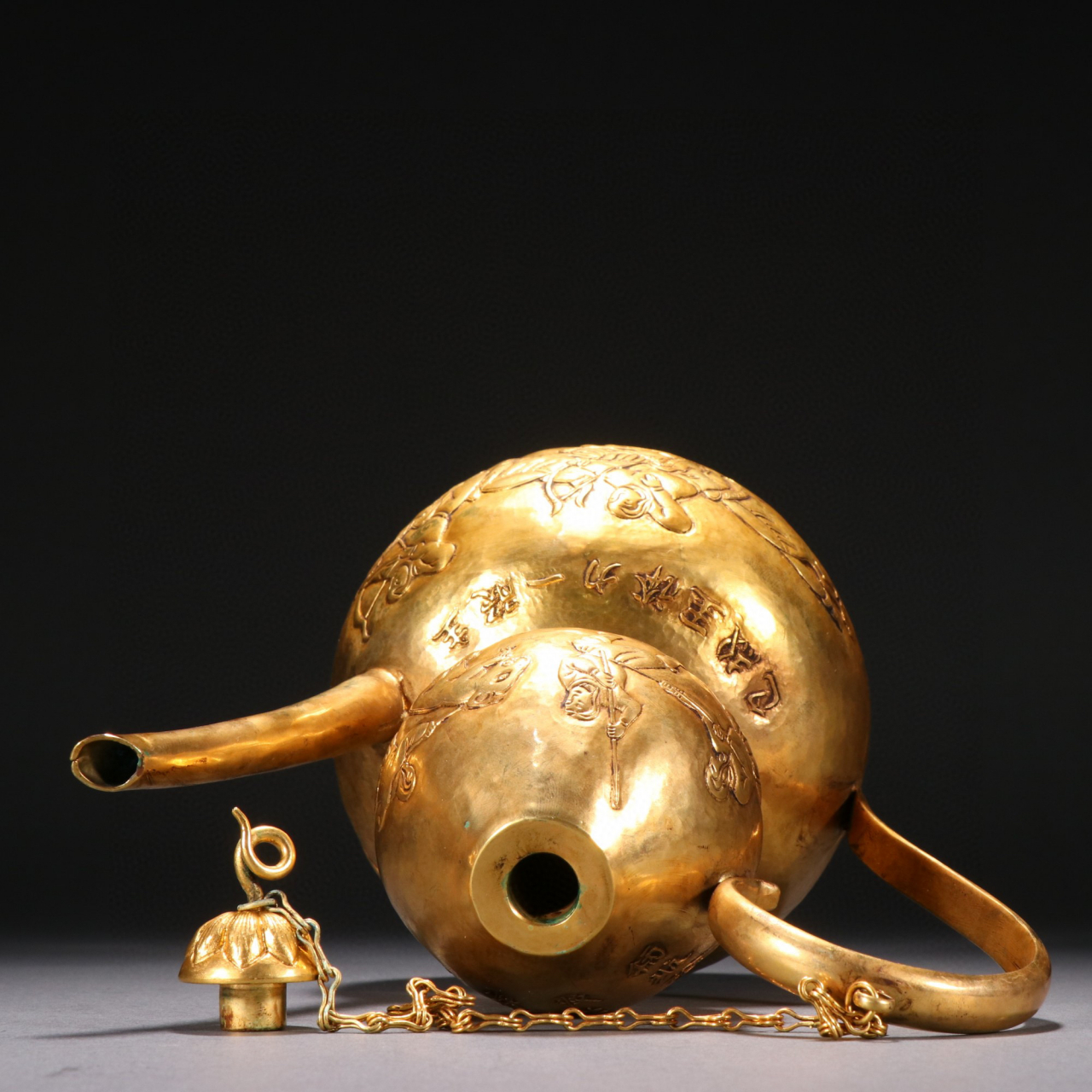 旧藏 铜鎏金嵌宝石人物故事温酒壶一套. 规格:高24.5㎝宽18.