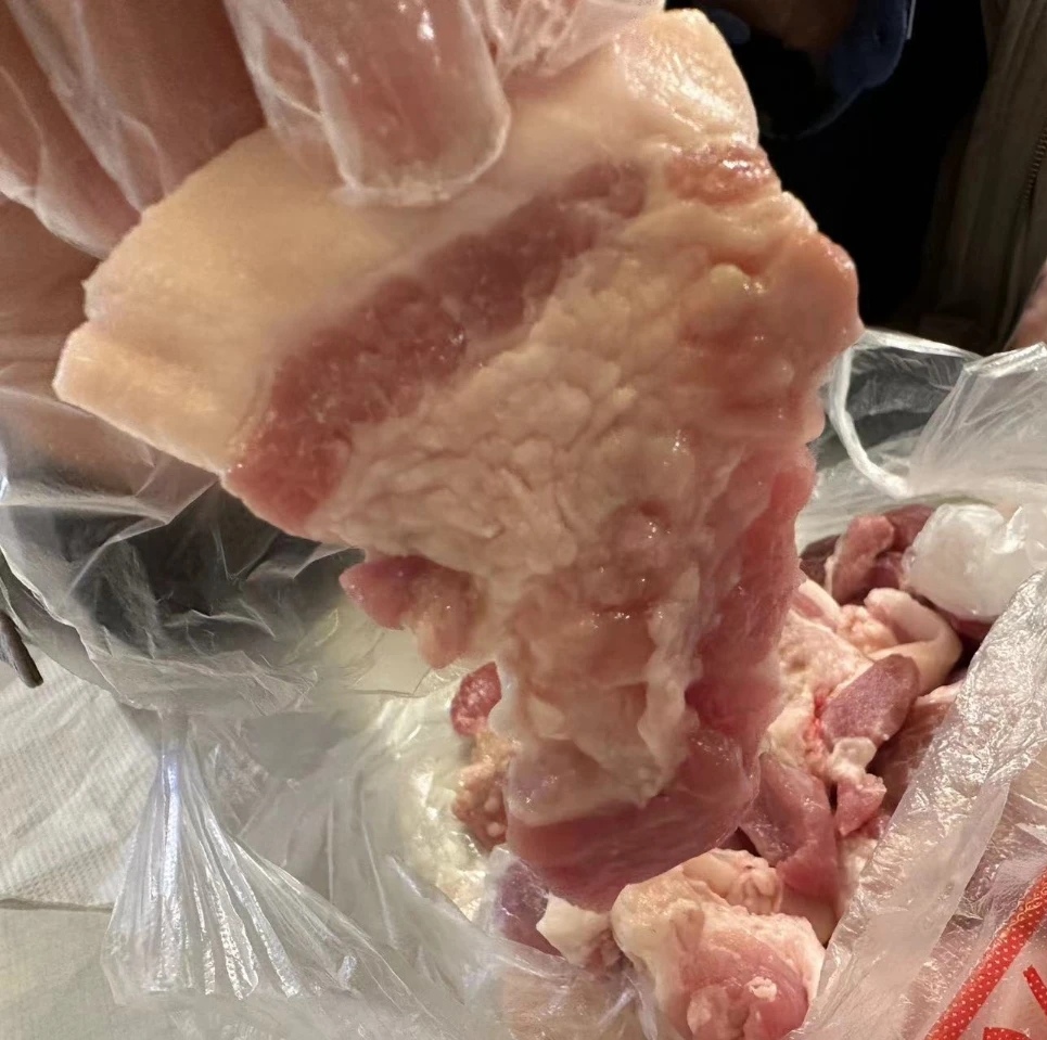 这样质检合格的泡泡猪肉敢吃吗?