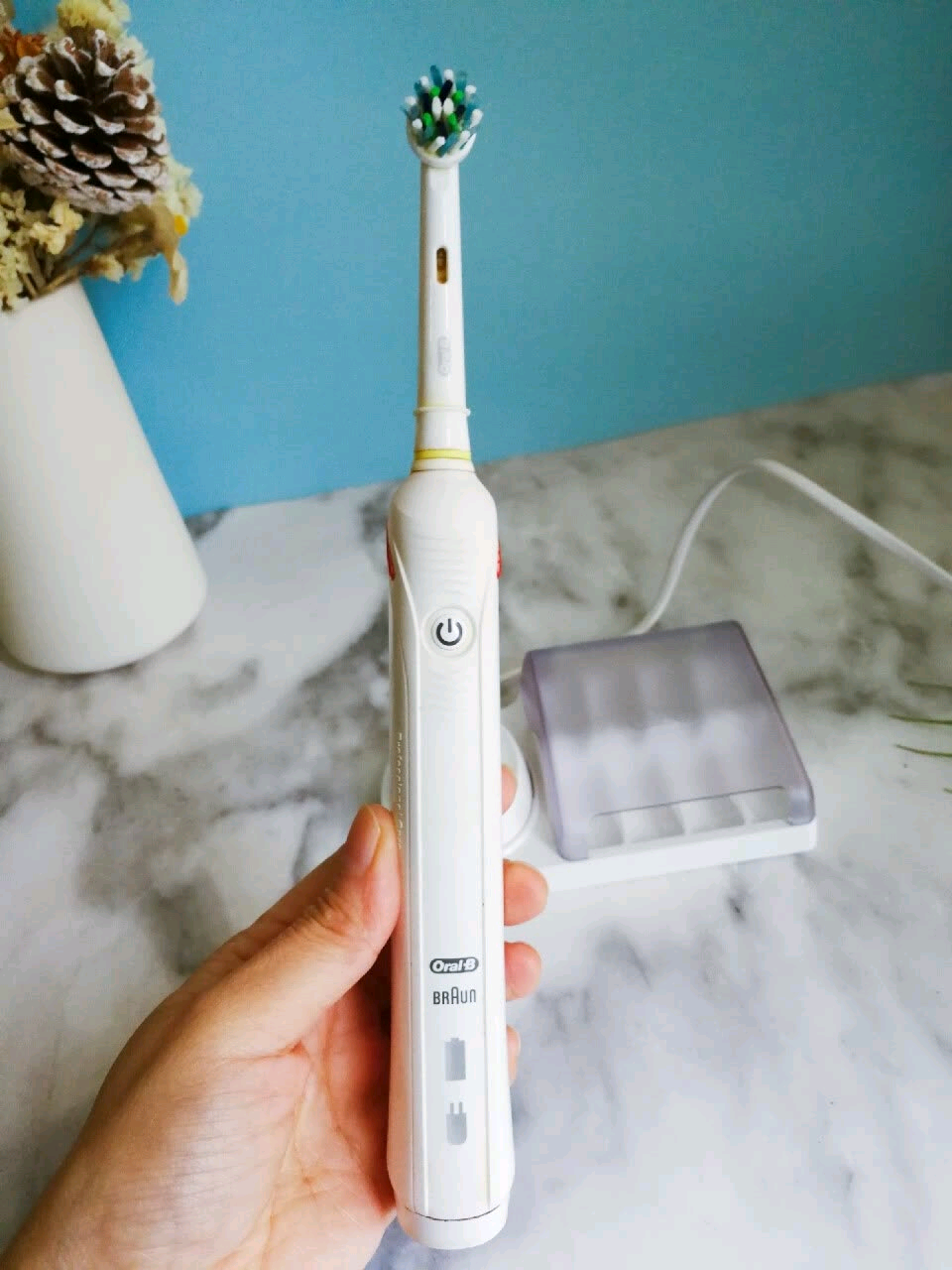 欧乐b成人电动牙刷p4000:深度清洁,牙龈按摩,3d声波,进口刷杆