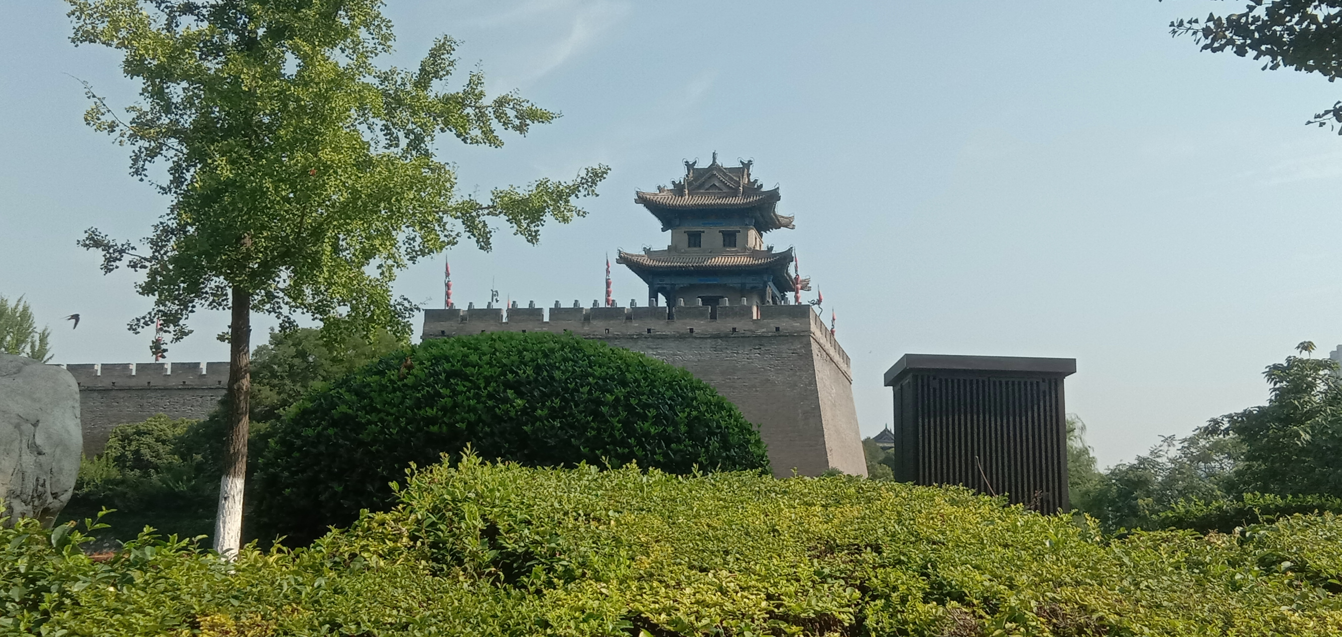 西安东南角城河畔风景独秀!