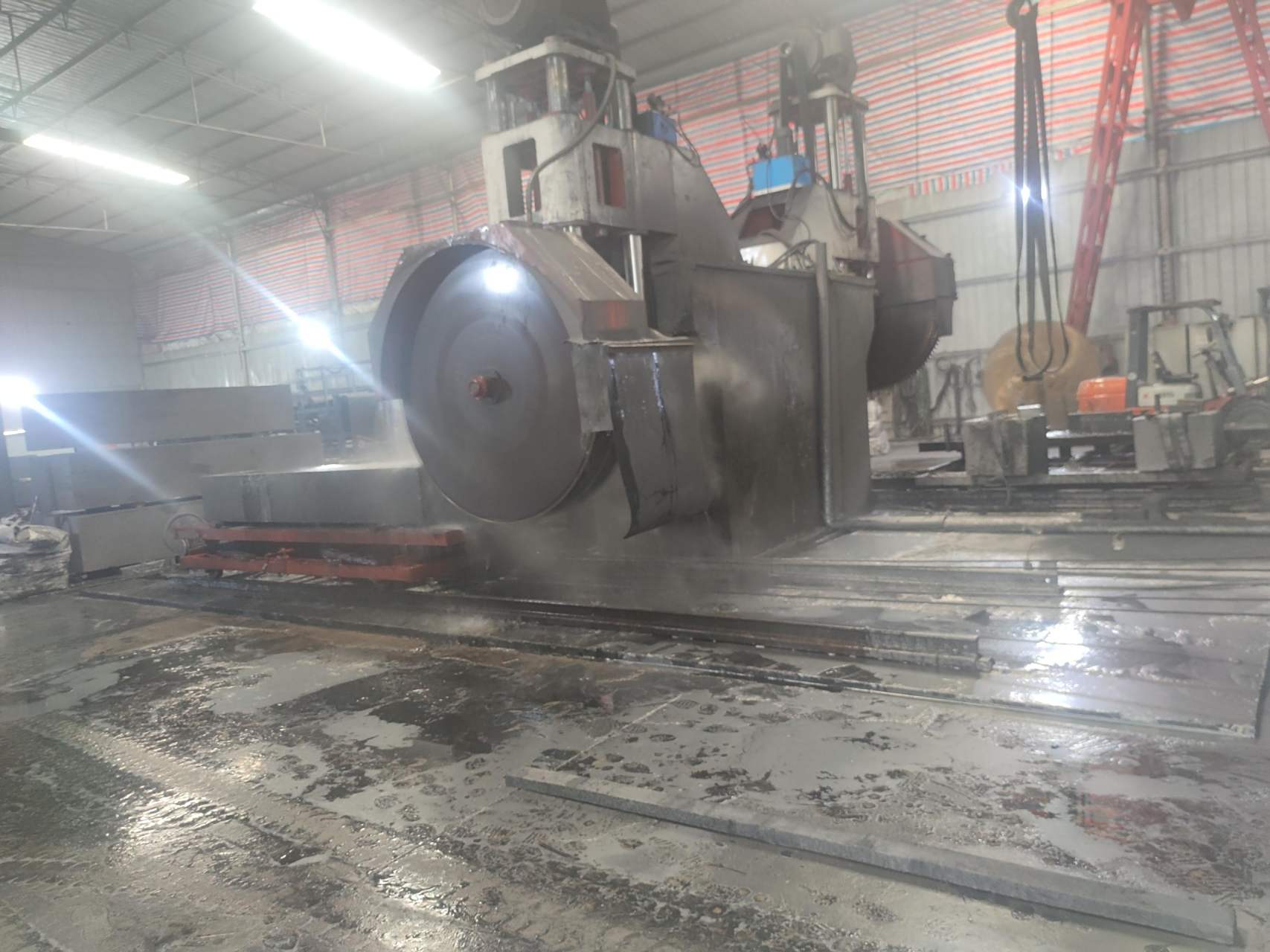 石墨碳素切割机 石墨电极切割机 石墨坩埚切割机 石墨方切割机 石墨化