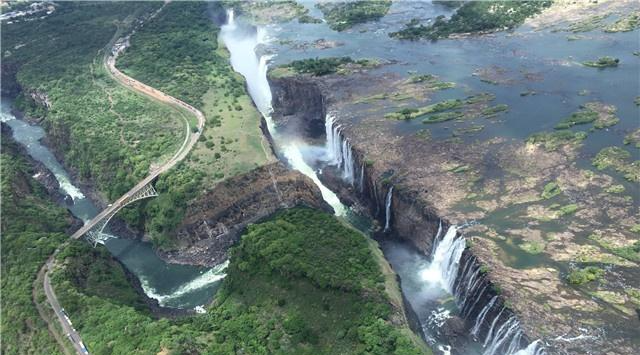 令人叹为观止的"魔鬼游泳池",敢去挑战?世界上最危险的游泳池