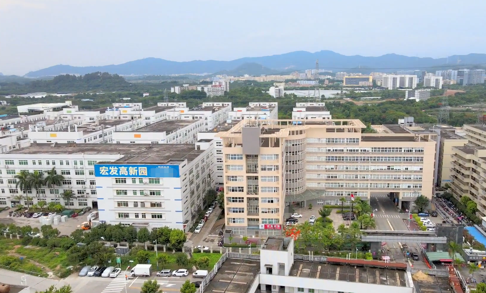 深圳石岩某工业园,众多电子厂密集,找工作人少,而留下一片空地