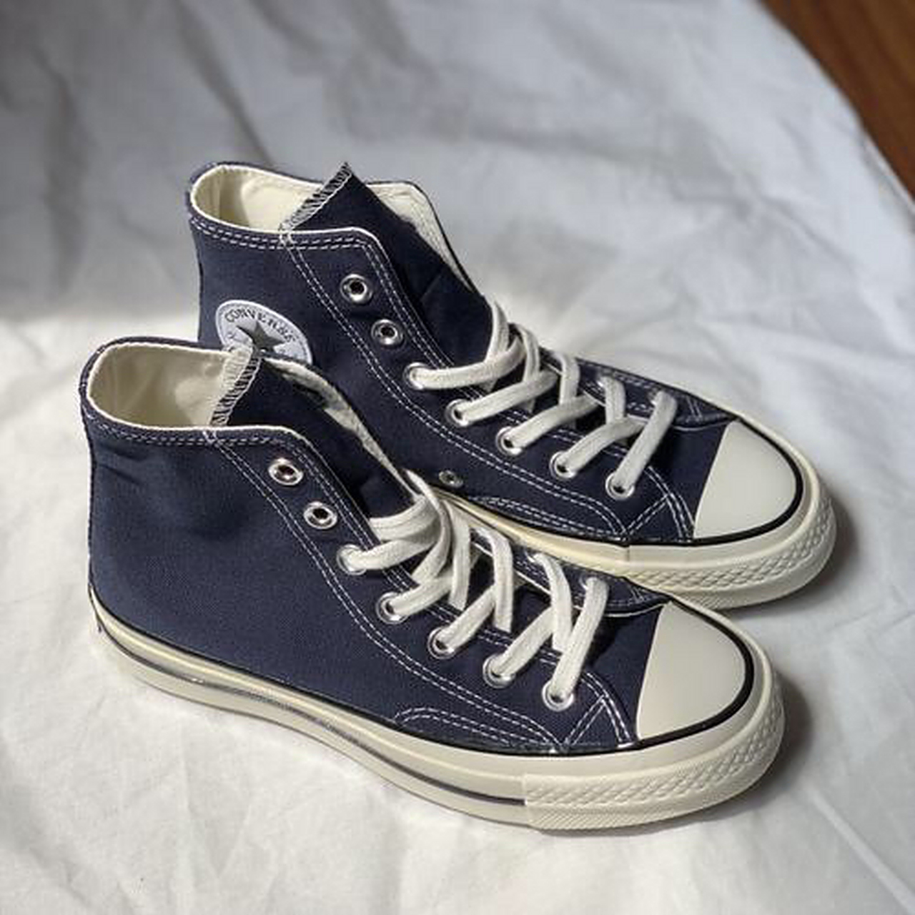 1908年的匡威vs现在的匡威 除了加了logo ,这个鞋型就一直没改一直