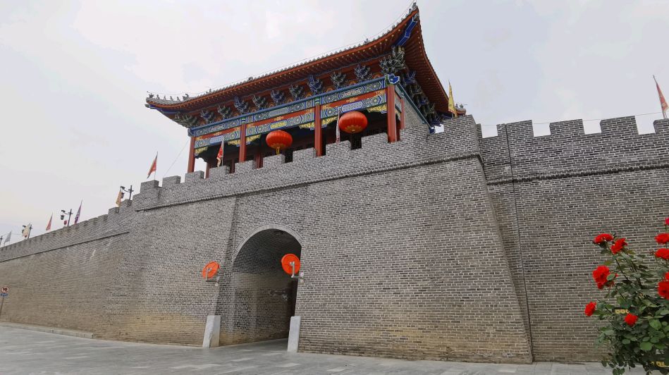 赊店古镇的古城墙和城河