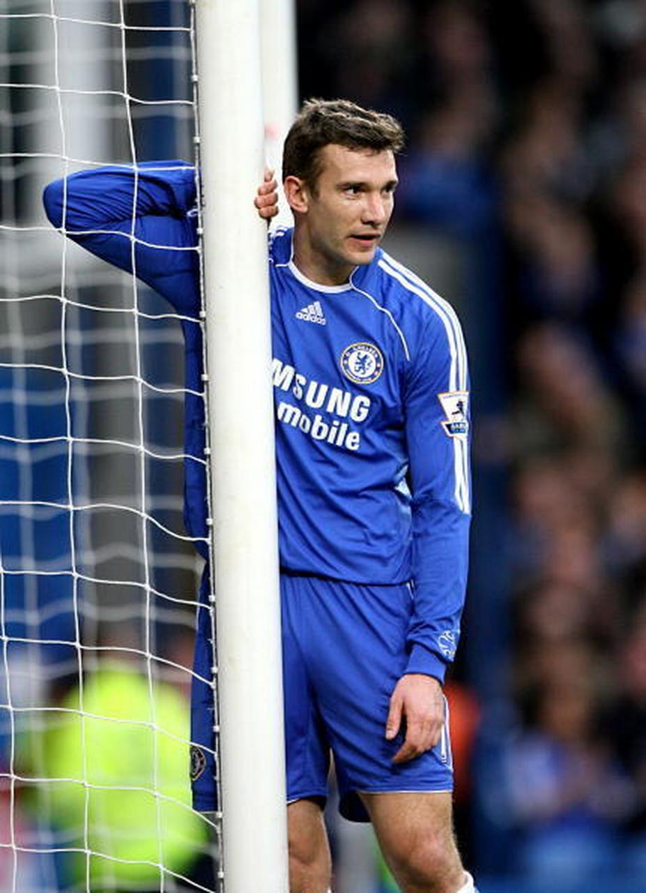 在ac米兰,有卡卡等强大的中场支撑,舍甫琴科在意甲乃至欧洲赛场,都是