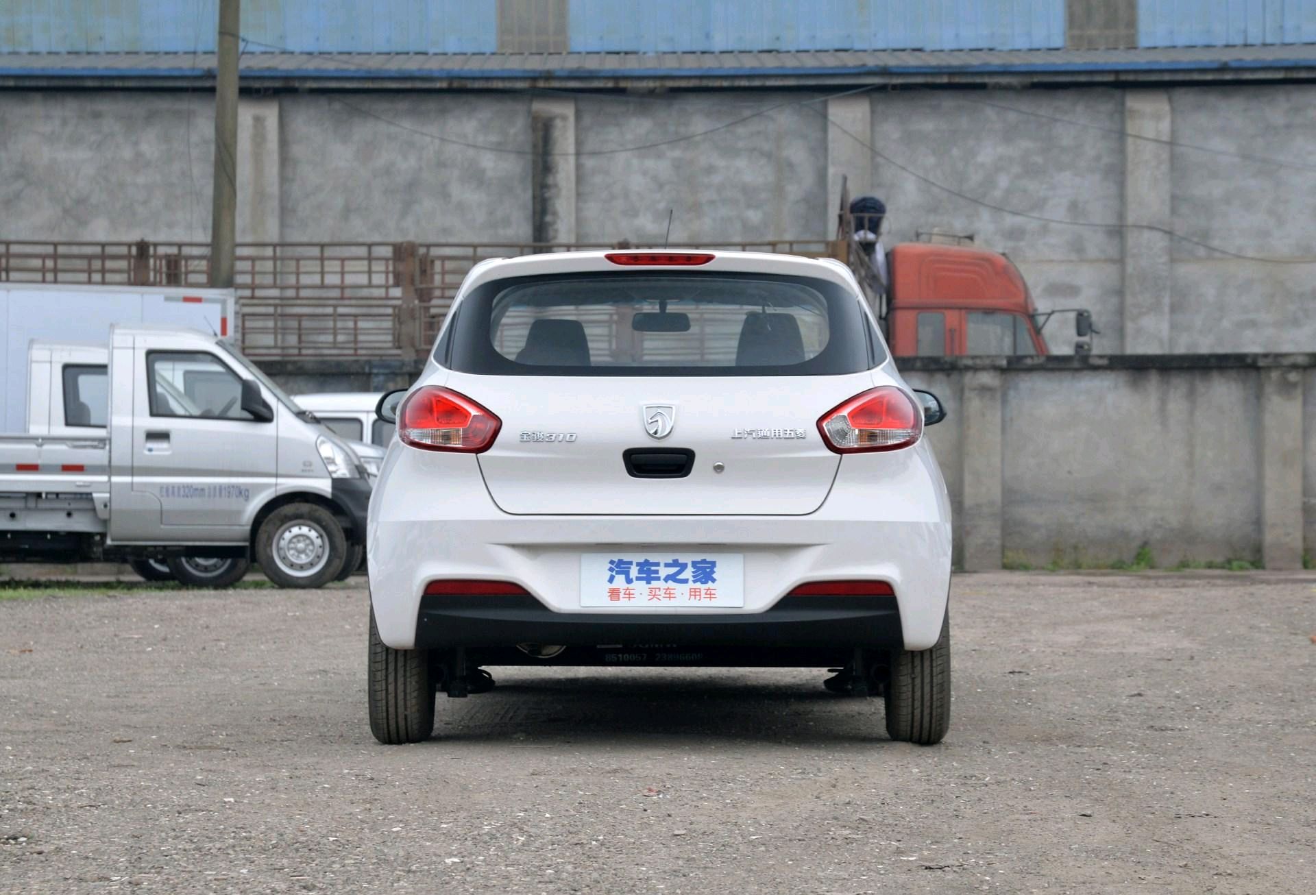 宝骏310小型两厢车,配1.2l 5mt动力组合,适合代步