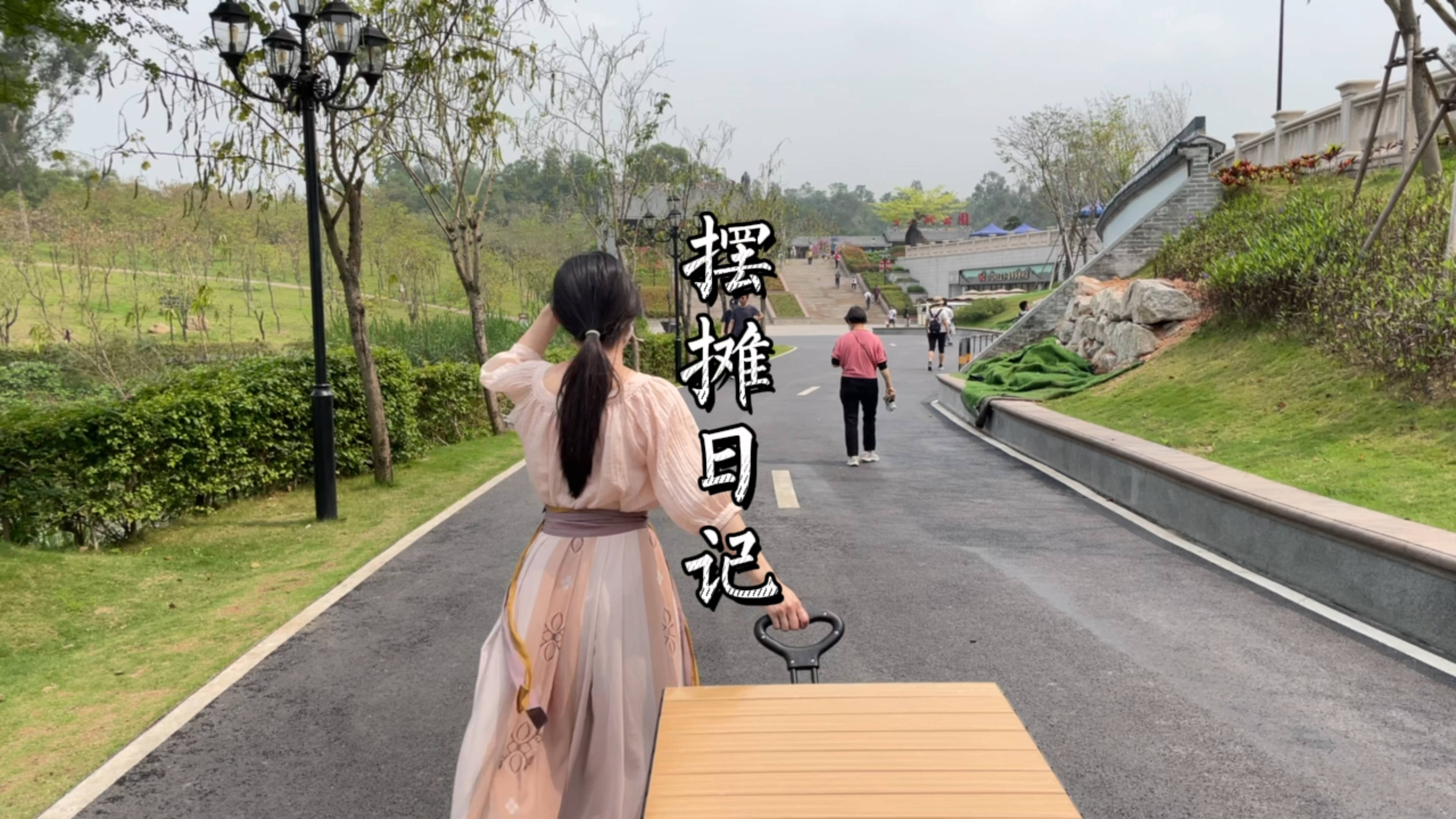 摆摊卖钵仔糕一天能赚多少钱?出门就遇到城管~