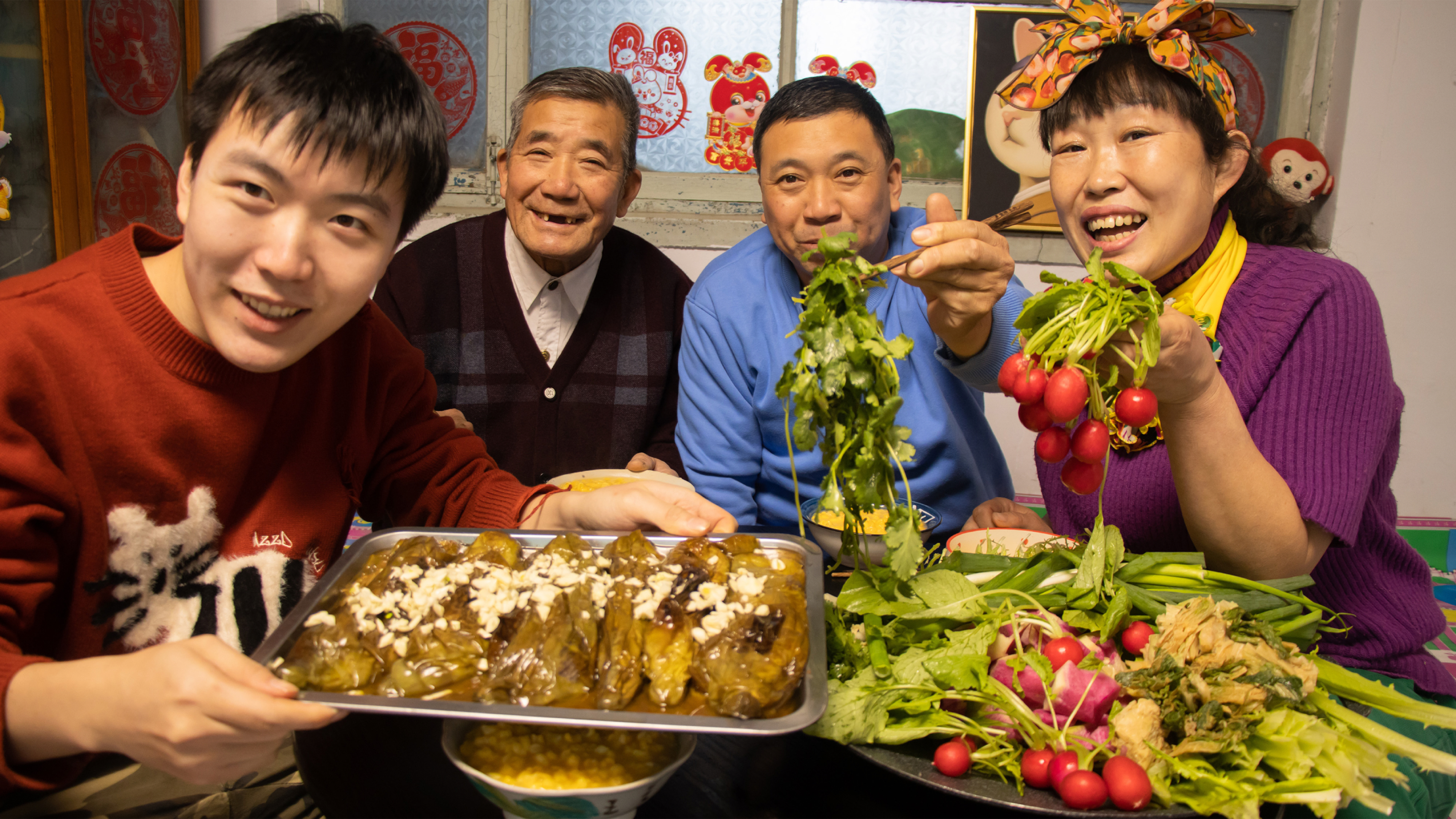会成做农家蘸酱菜,东北苞米茬子粥,炸茄子酱蘸7种蔬菜,吃到撑