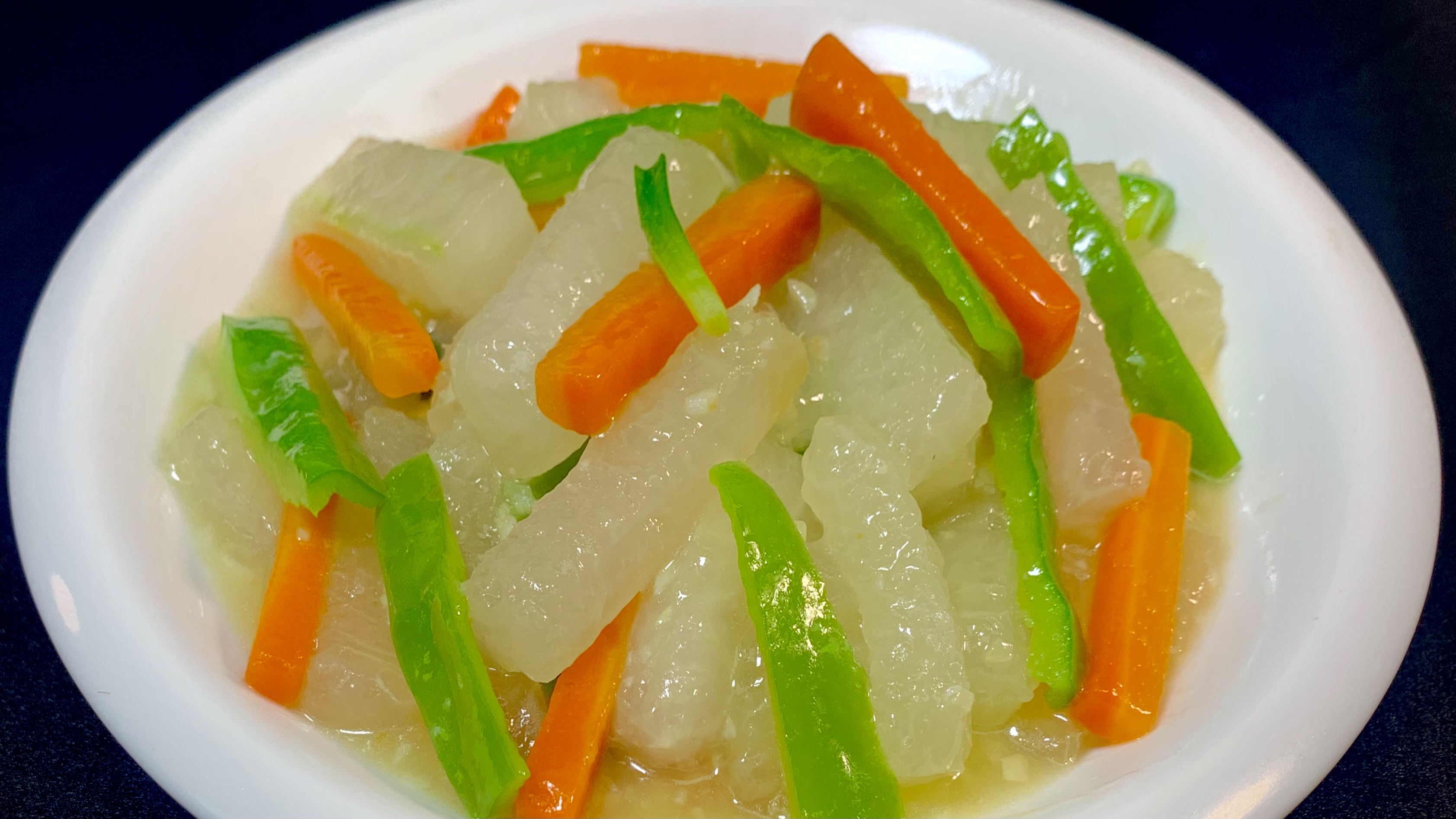 这样炒的小炒冬瓜,鲜香入味,操作十分的简单,比小炒肉还好吃