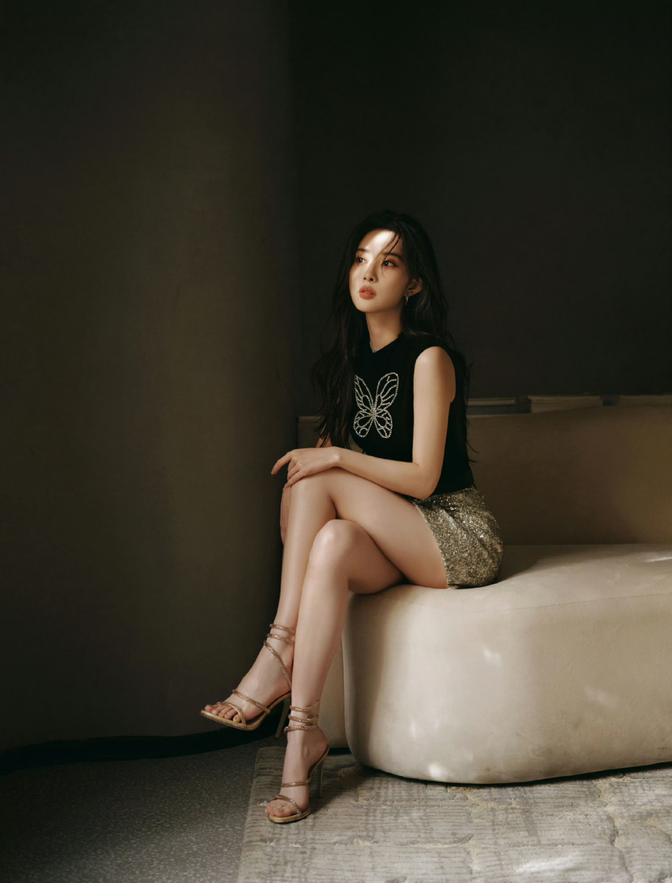 孟子义 绑腿高跟凉鞋 美jio大长腿[爱你][爱你] 676767#孟子义