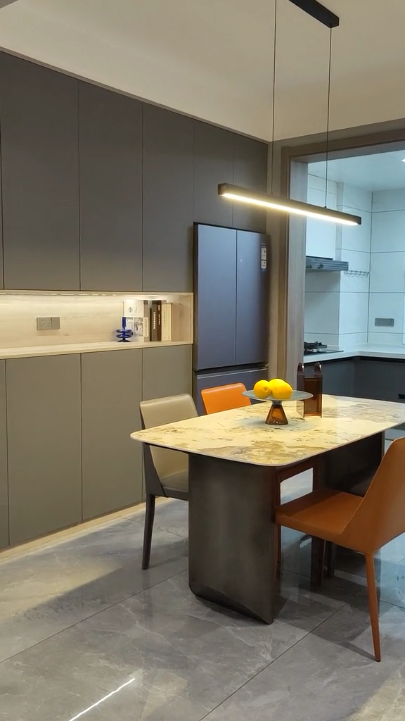 餐边柜嵌入式冰箱设计,美观简洁实用