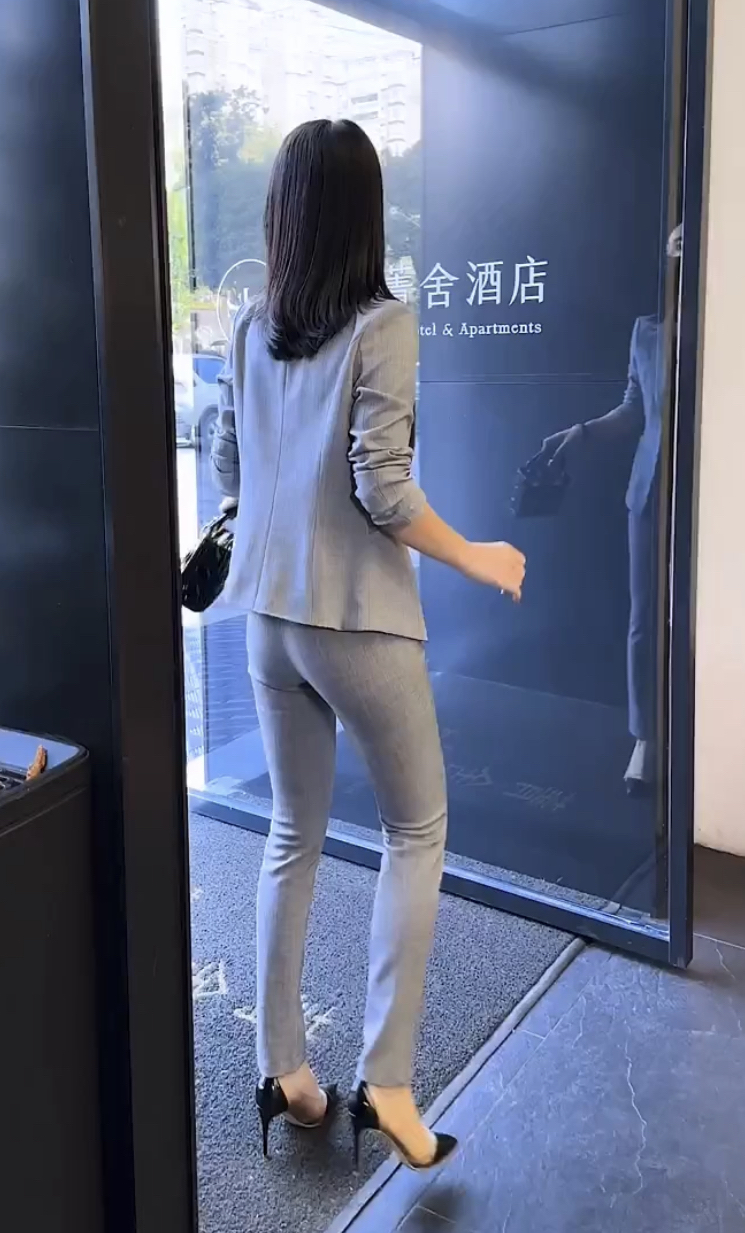 出差时男女同事住一间房是好事吗?