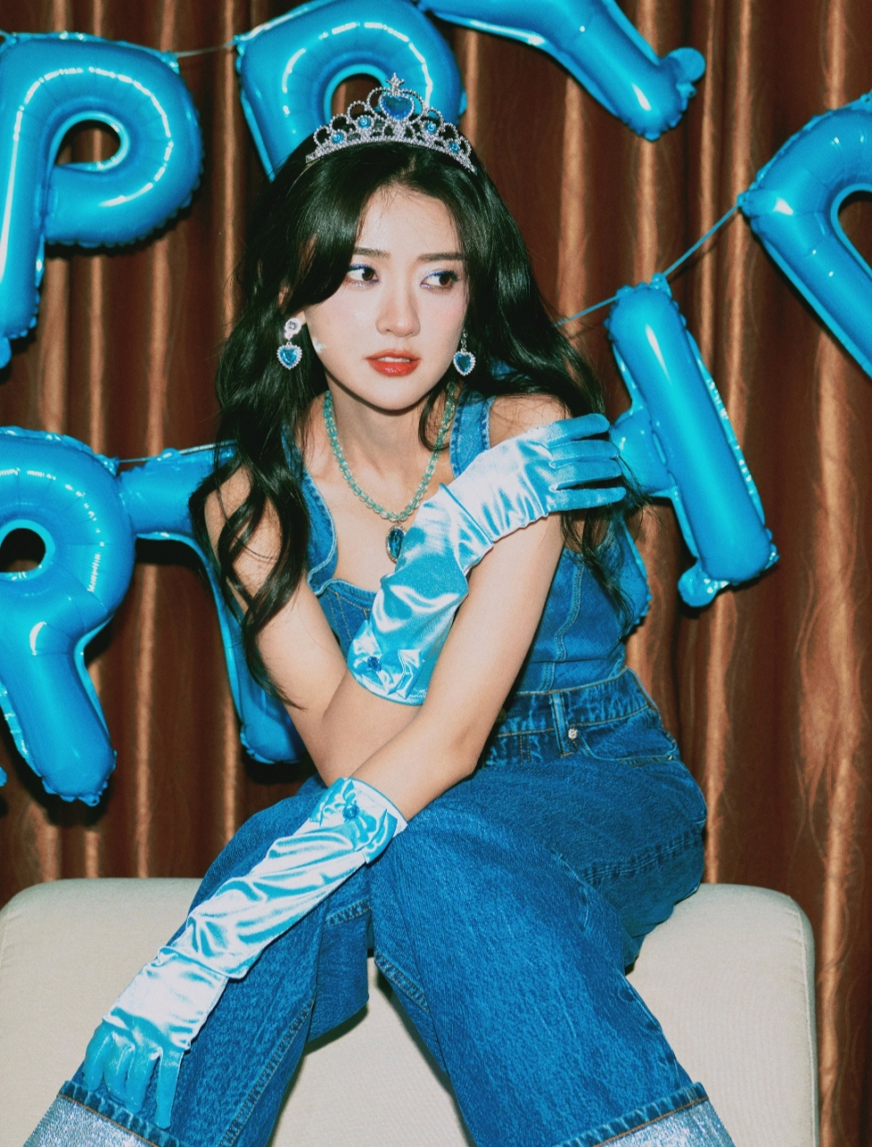 梁洁一身牛仔穿搭,温柔甜美,青春靓丽!