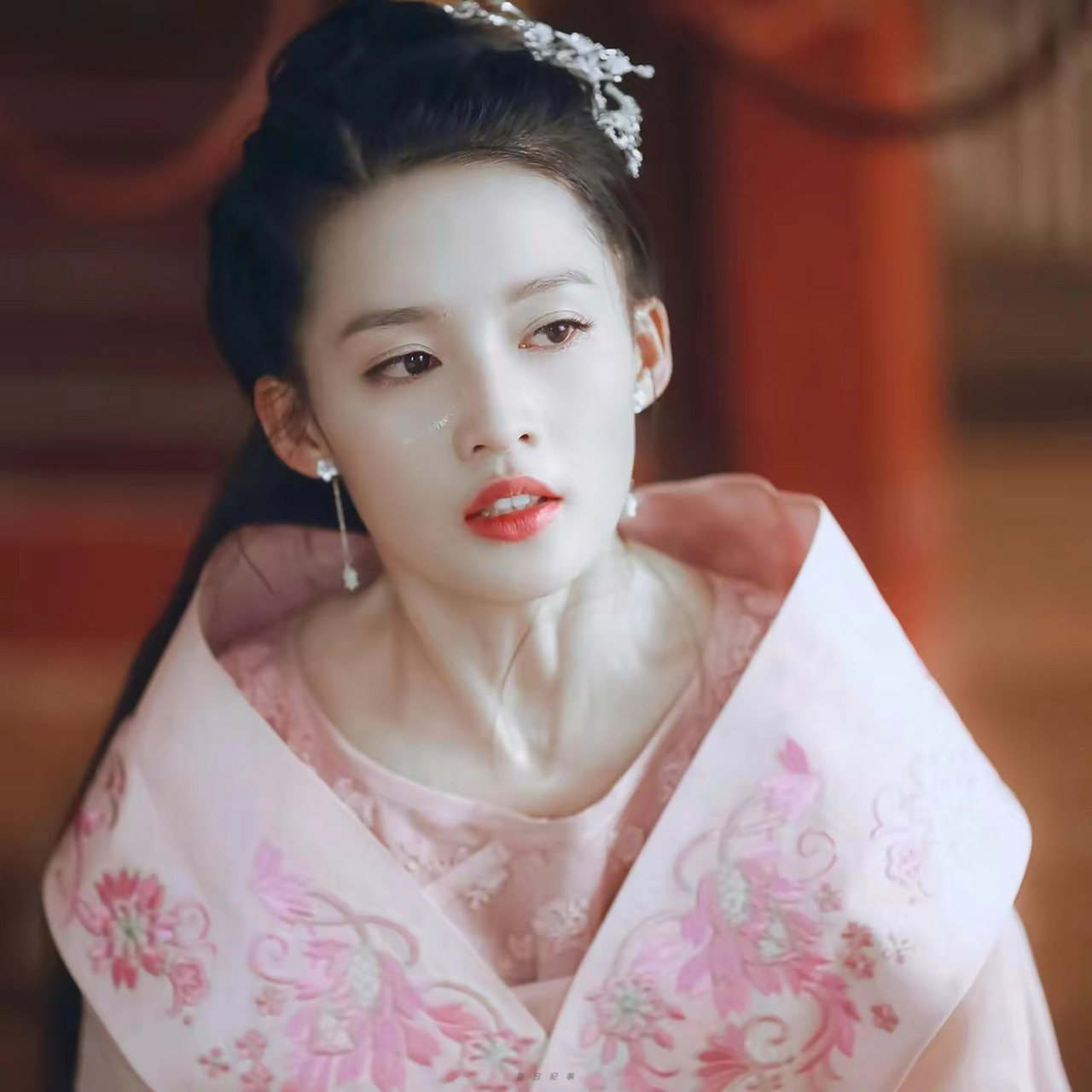 来看看宝藏女孩李沁的证件照!