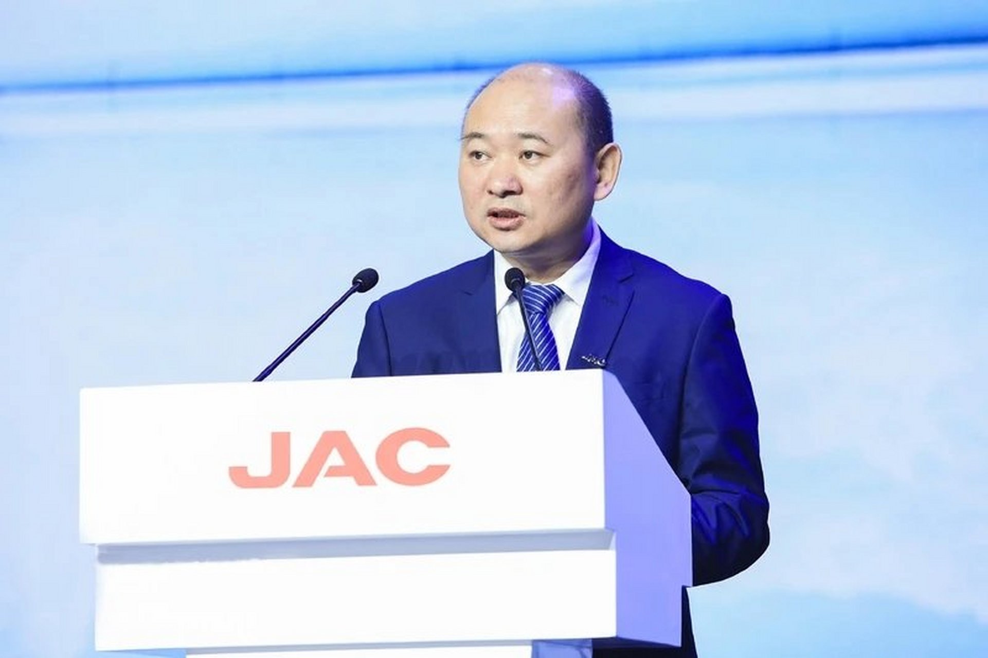 项兴初同志任安徽江淮汽车集团控股有限公司党委书记,提名任董事长