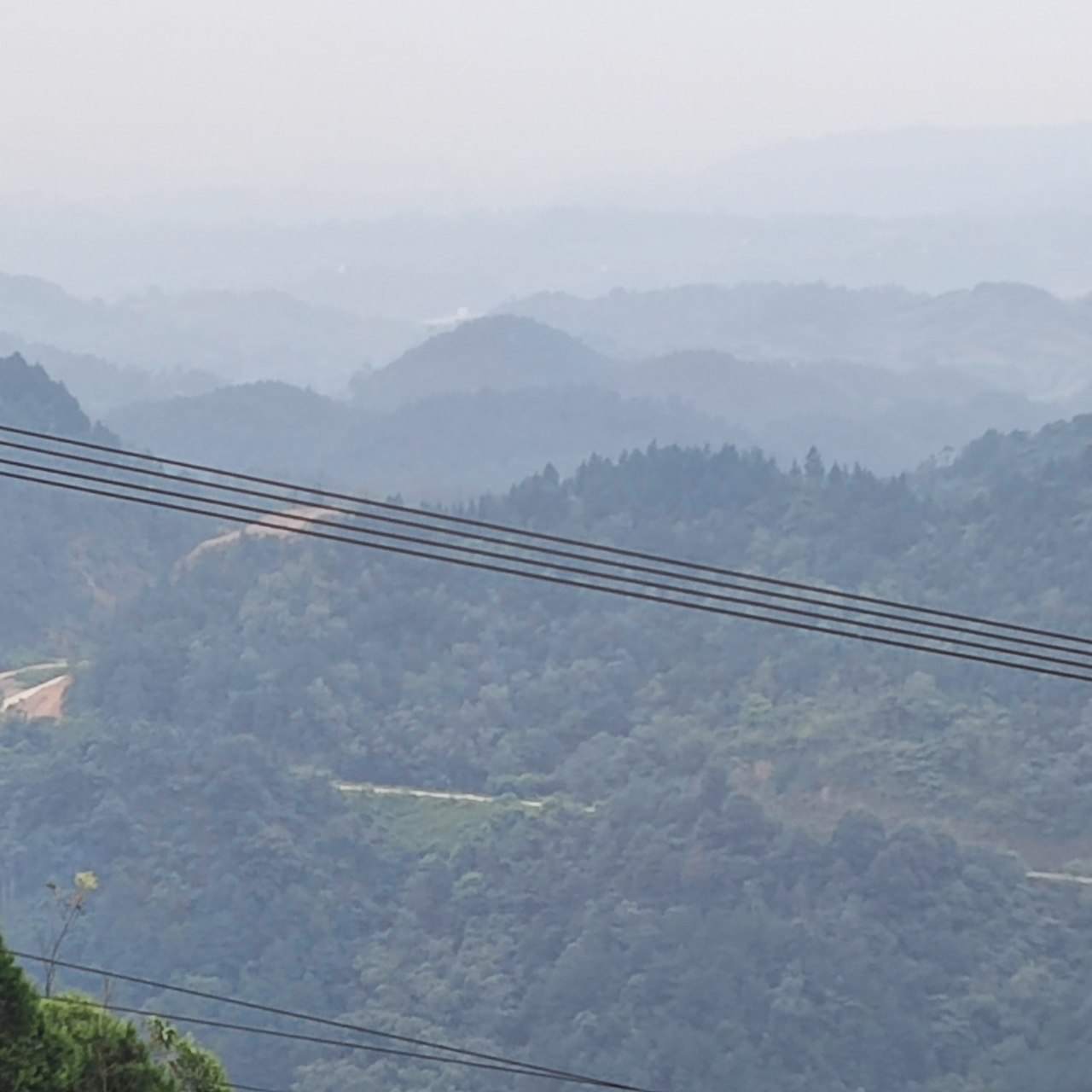 重庆合川区三汇镇老龙洞后山山顶.