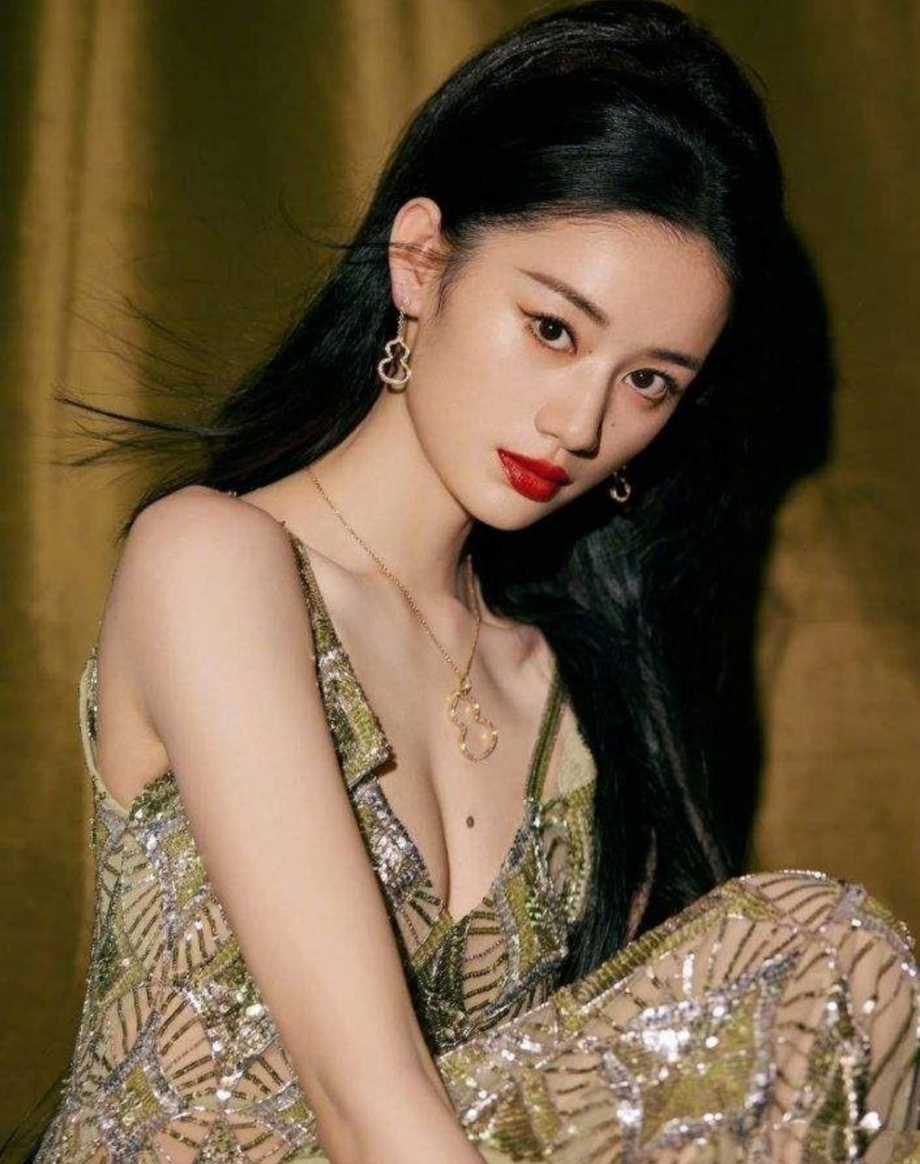 郭晓婷,非常有魅力的女演员,很漂亮,身材也这么有料,好身材性感女神