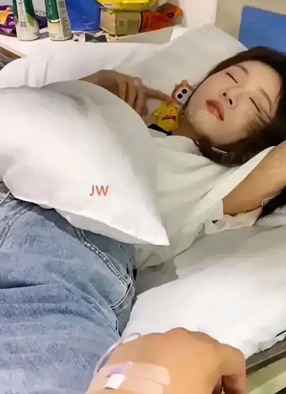 山东一位小伙生病住院,拨打女友电话请求照顾.