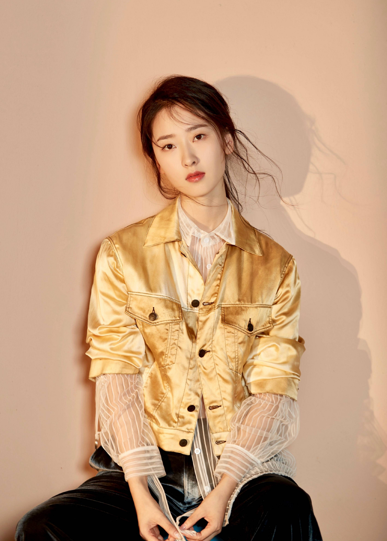 何雨虹:花容月貌,俏丽多姿