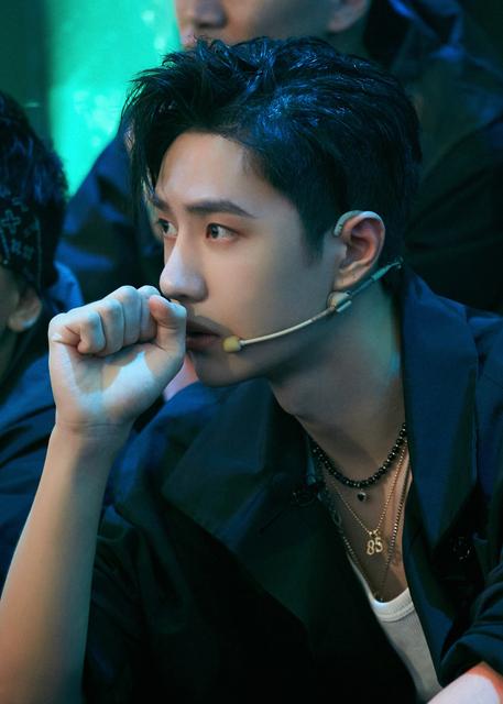 几期街舞看下来,记得王一博的一声:"我要来玩水了!