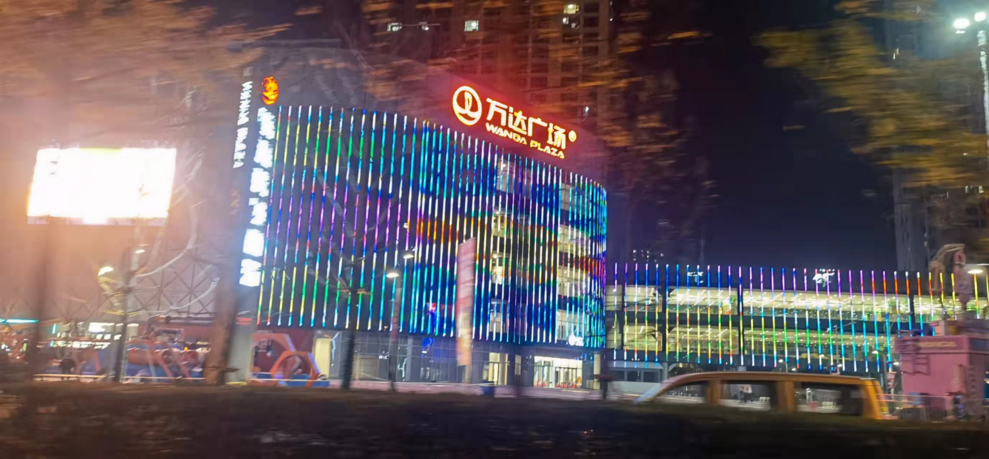 汉阳四新万达广场亮灯啦!开业在即,繁华盛启