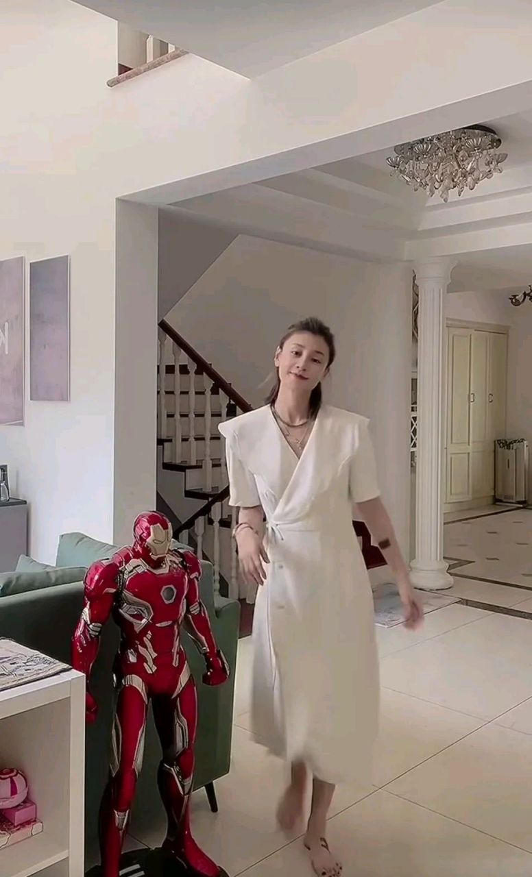 唐婉好漂亮.长的有点像杨颖. 曹云金兜兜转转还是觉得唐婉好.