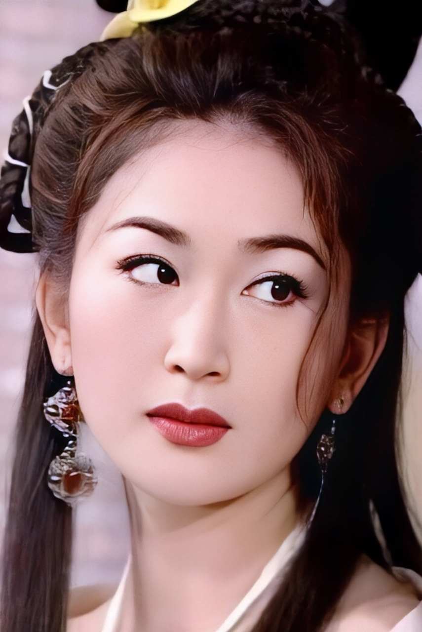 温碧霞版的妲己很无辜,她本可以单纯快乐的活着,本性那么善良,突然来