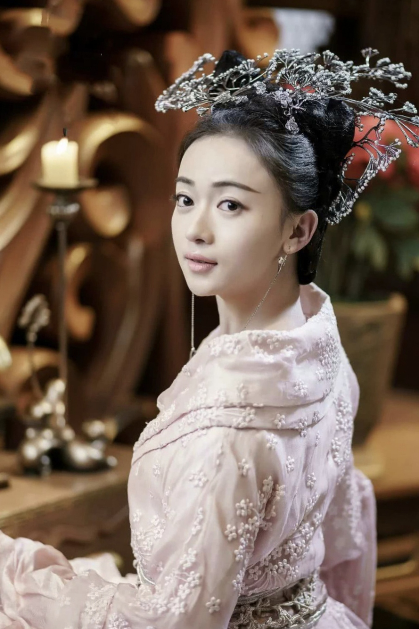 各版妲己的颜值大比拼,林心如打扮的再妖艳也没有妖气,fbb和fyw是妖精