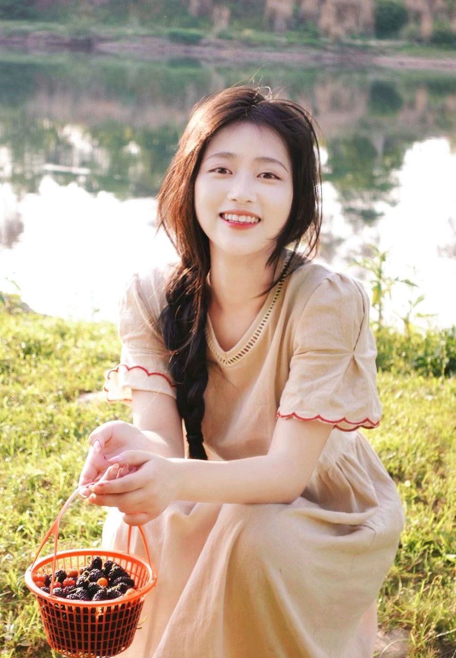 超级美少女阳光写真～任万万