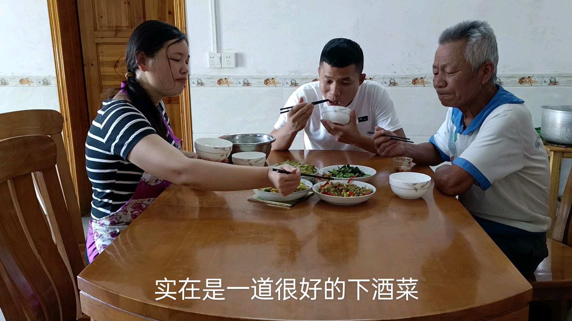 农村阿香用酸豆角炒土鸡蛋,老爸直呼实在是一道很好的下酒菜