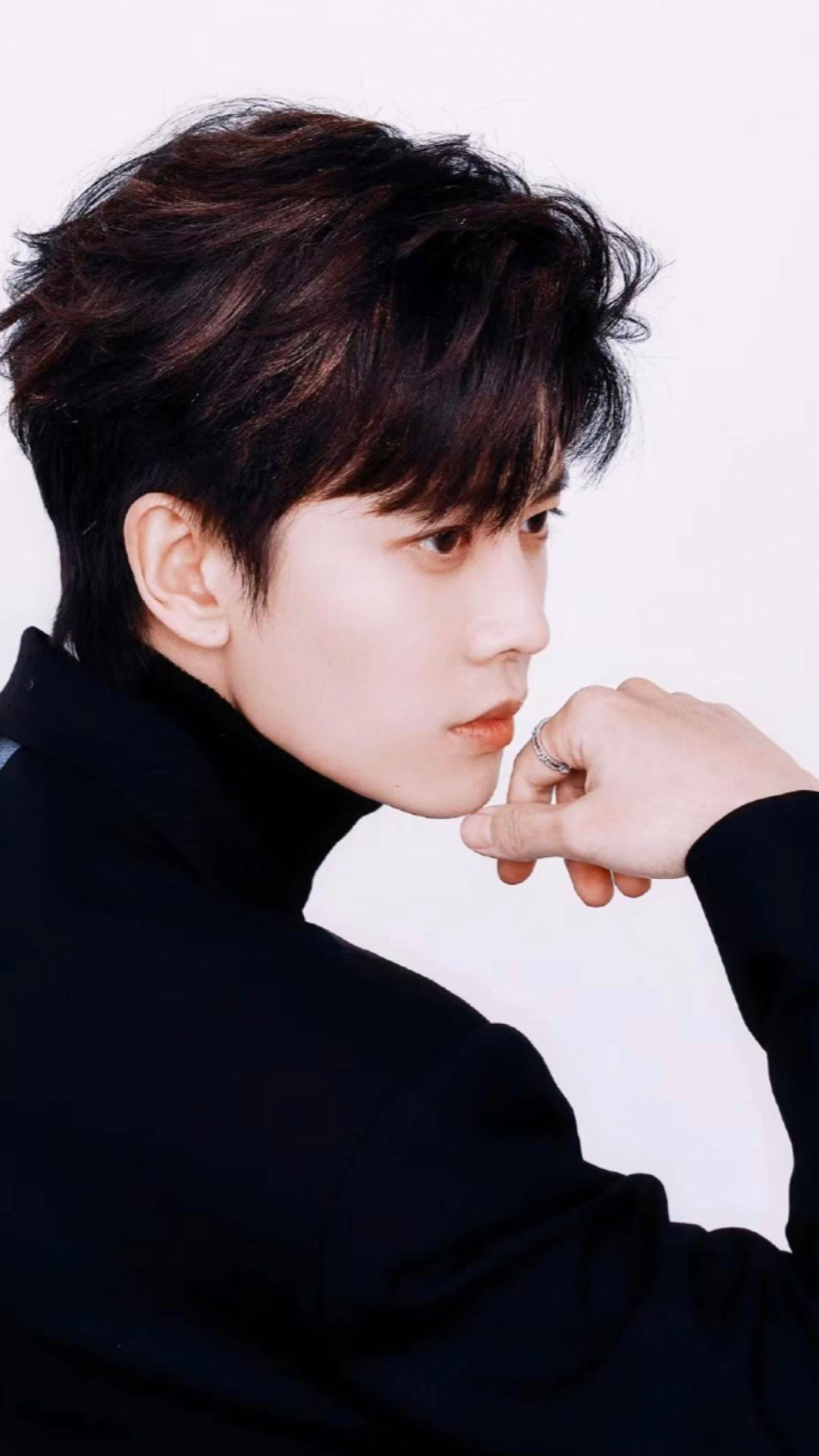 任嘉伦戴墨镜颠球回答快问快答这球颠得稳回答问题也是高情商太牛了