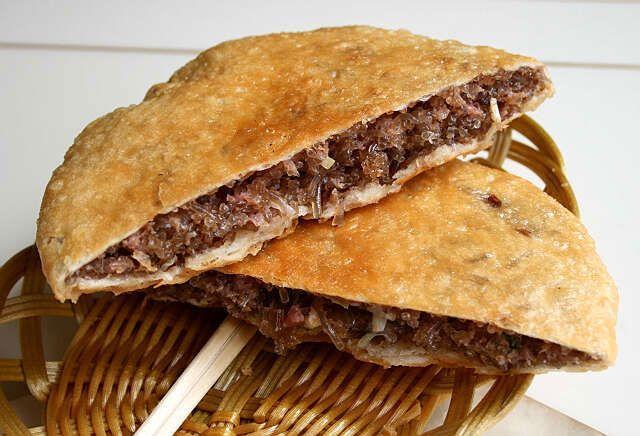 配以各种调河南美食郑州特产郑州特色美食河南郑州特产河南肉盒子