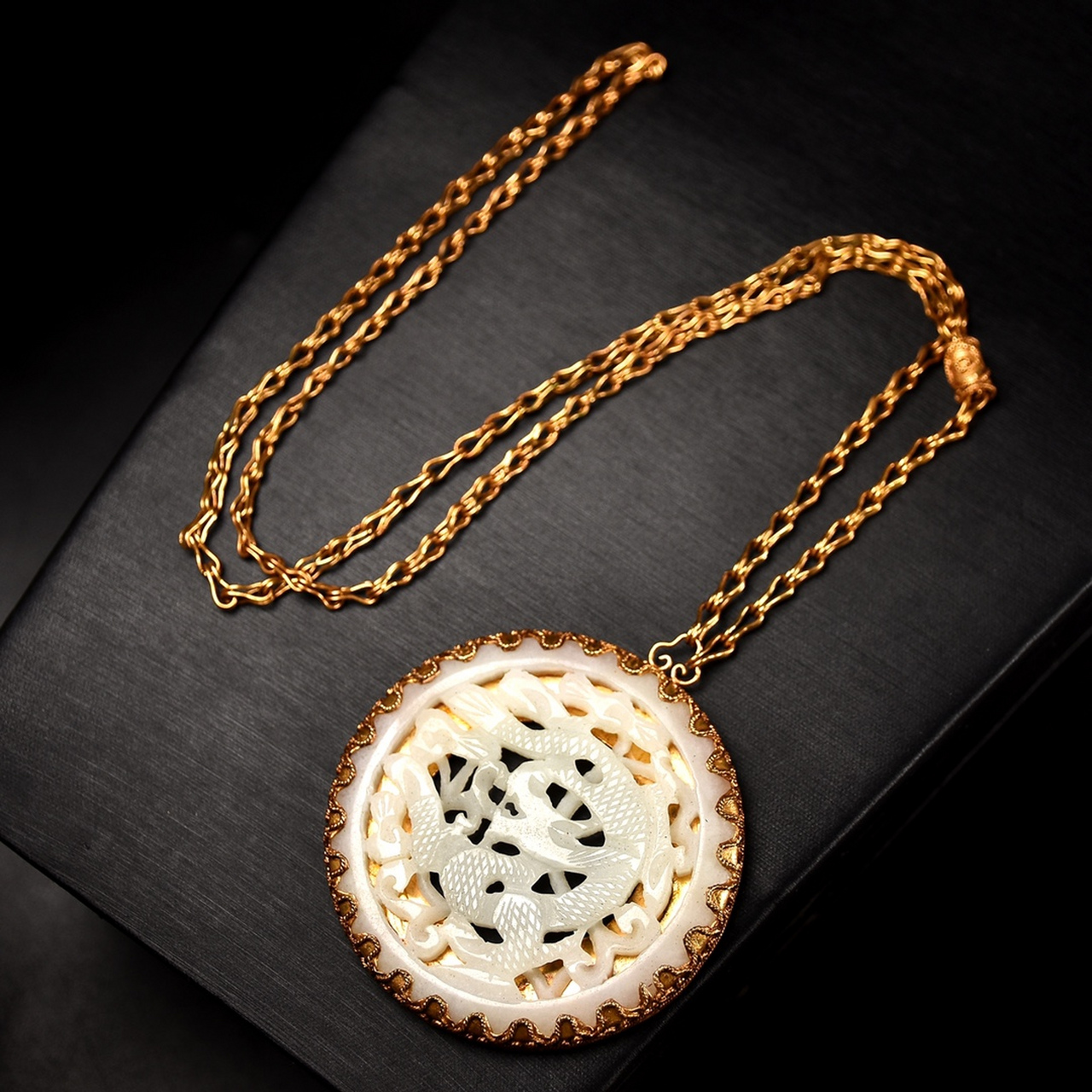 珍品旧藏和和田玉包金挂坠项链,做工精细,纯手工制作,重量:45克,长度