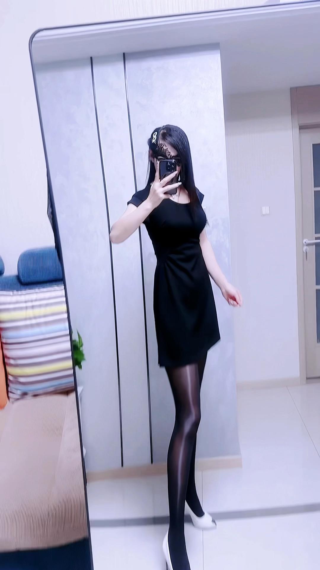 好身材秀出来#黑丝女神 油光黑丝摸着好舒服.你们想不想试一试啊