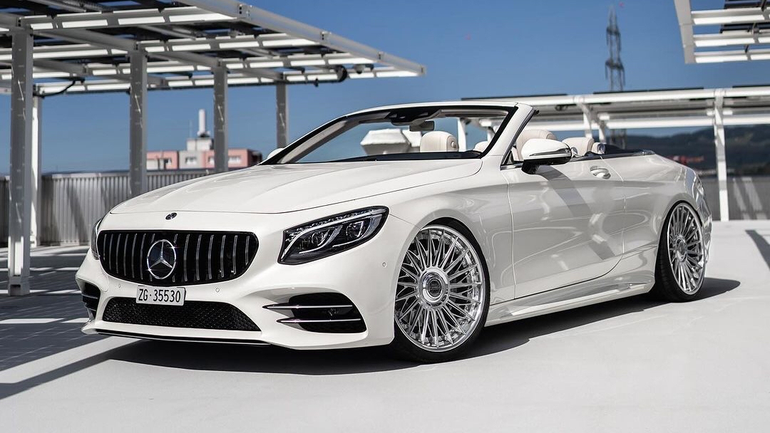 奔驰s560双门轿跑车,售124500美元,搭载4.0升v8发动机