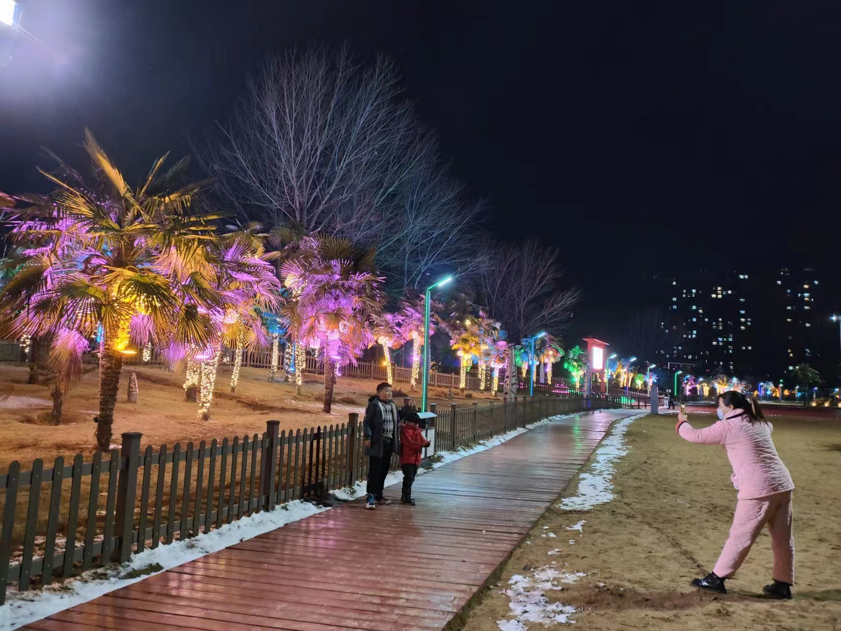 漯河:花灯点亮金沙滩