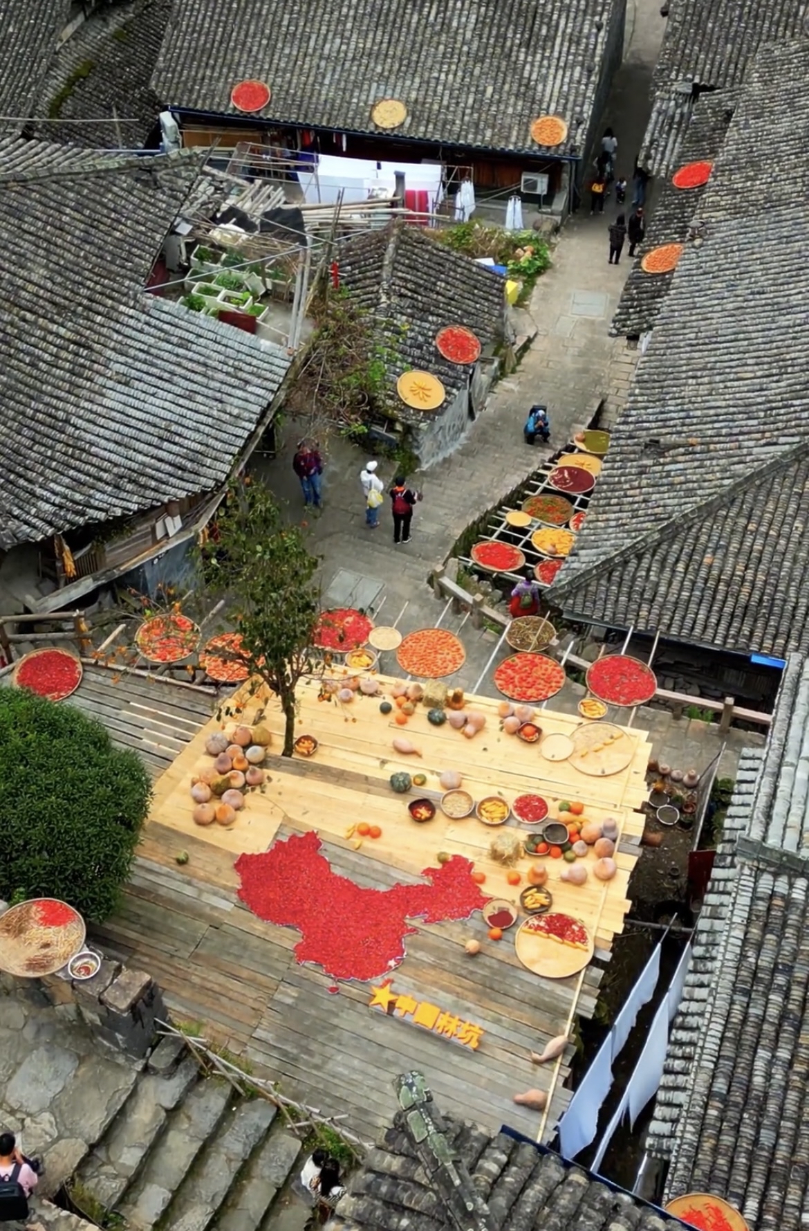 林坑古村:位于楠溪江永嘉岩坦镇,依山傍水建了山间独有的"阶梯式"的