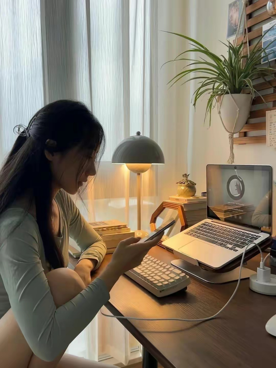 周末一个人窝在家,追追剧,看看书,也挺不错的