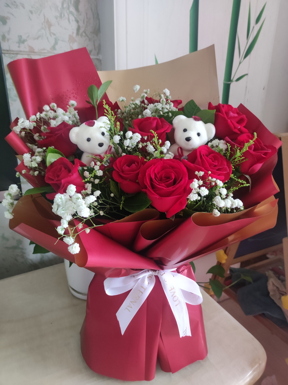 今天是中国情人节,花了不到一百块钱买了一束花送爱人.